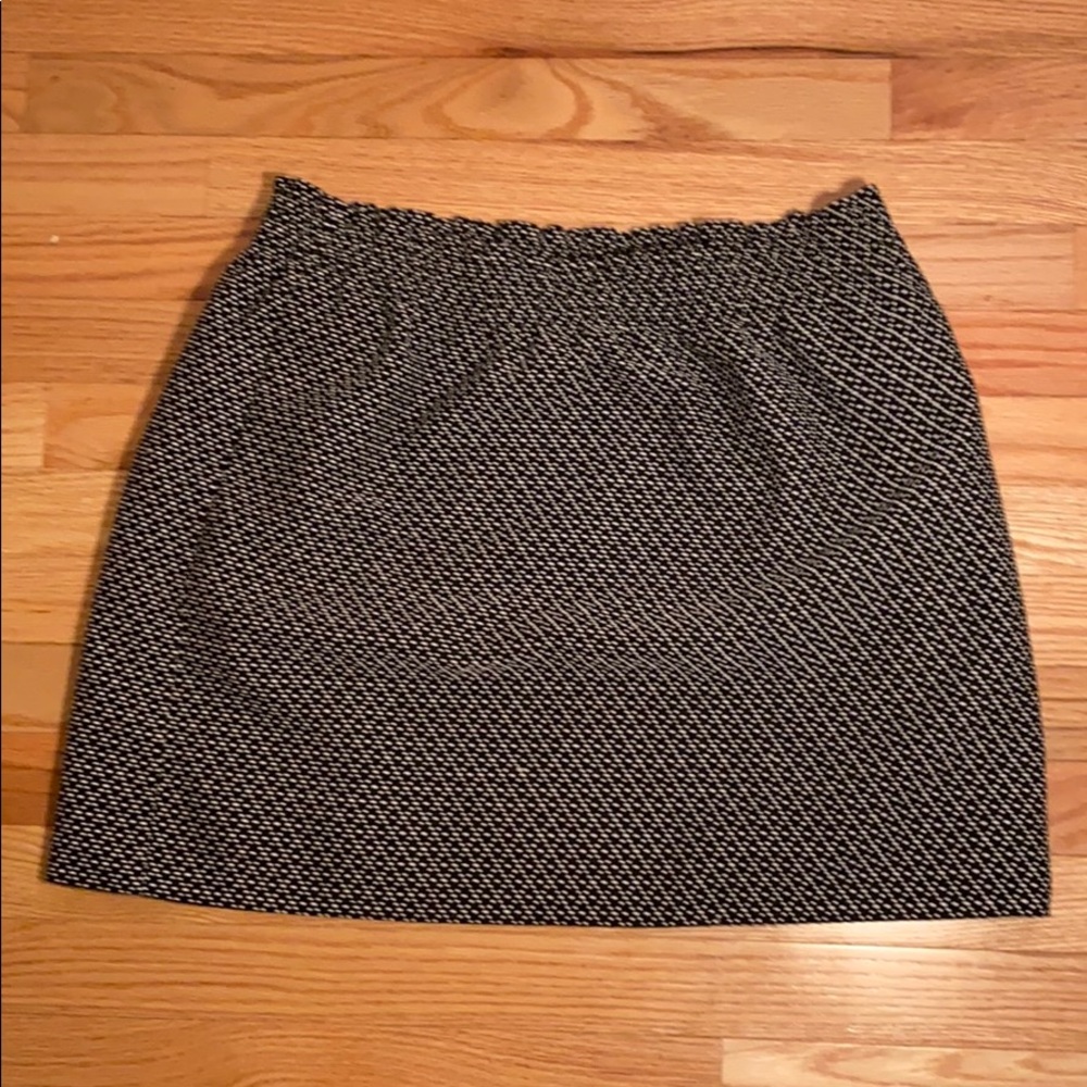 Loft black and white skirt with pockets